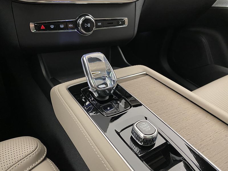 Volvo XC90 B5 AWD DARK ULTRA AUT CZ 7m - fotka 26 z 66