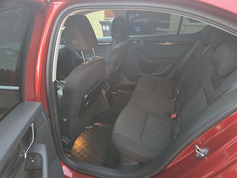 Škoda Octavia 1.6TDI 85kw nové v ČR. - fotka 17 z 43