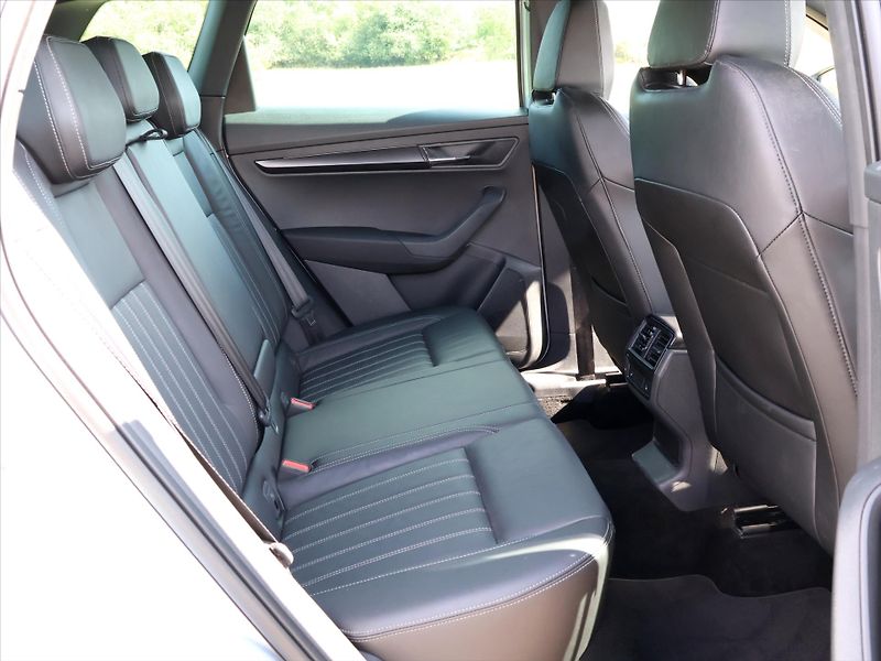 Škoda Karoq 1,5 TSI 110kW DSG Sportline - fotka 13 z 28