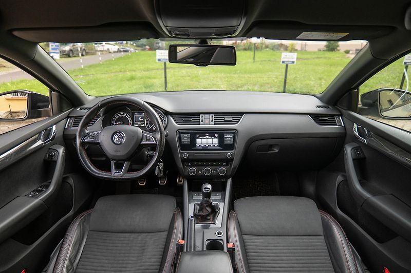 Škoda Octavia 2.0 TDI 135 kW RS Tažné - fotka 21 z 36