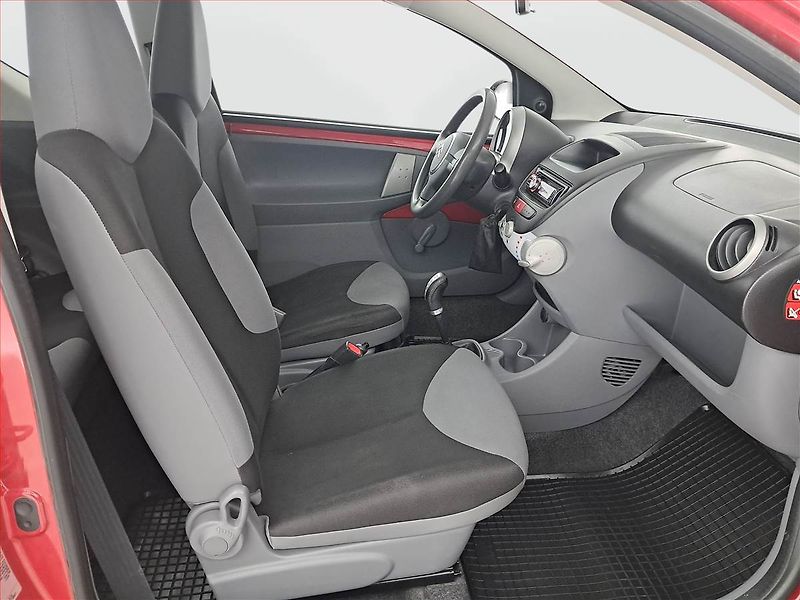 Citroën C1 (2011) 1.0, nová STK, jezdí výborně - fotka 9 z 14
