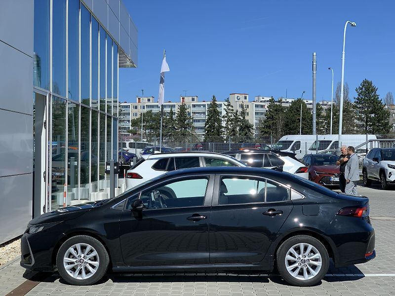 Toyota Corolla COMFORT TECH 1,8 HEV 103kW CVT - fotka 14 z 24