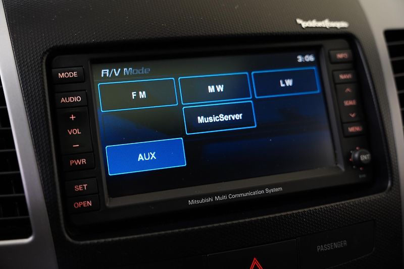 Mitsubishi Outlander - fotka 18 z 22