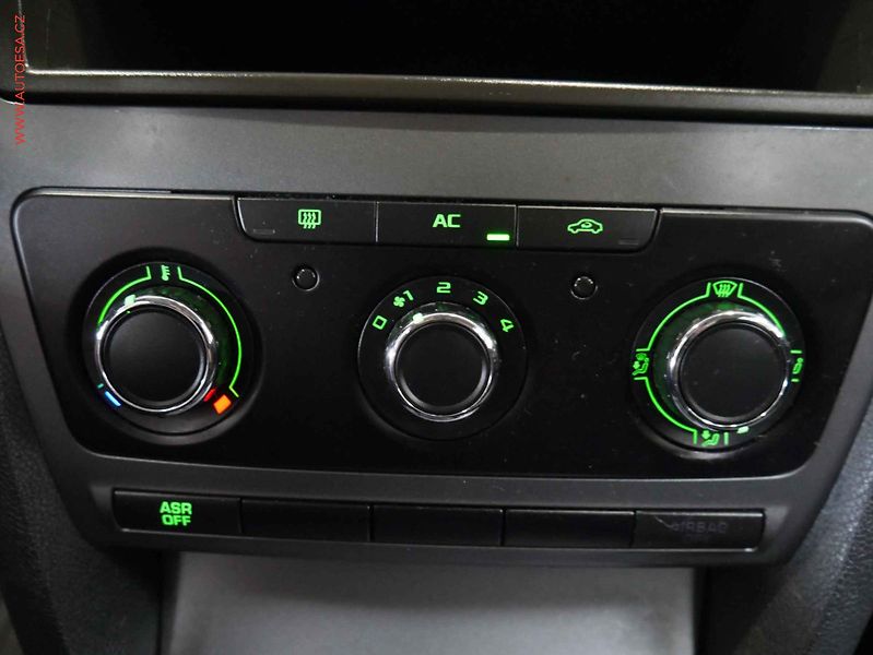 Škoda Octavia (2011) 1.6TDi, AC, el. výbava - fotka 13 z 13