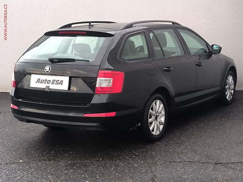 Škoda Octavia (2015) 2.0 TDi, Ambition, DSG, navi - fotka 4 z 21