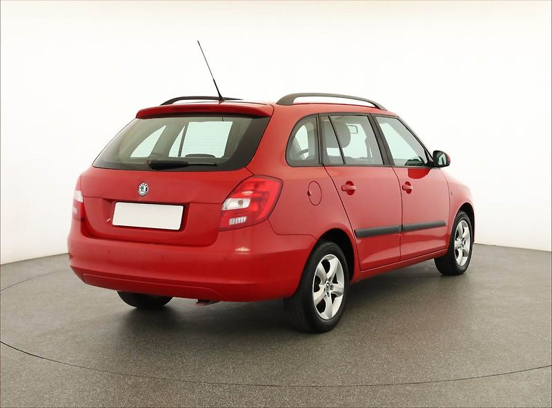 Škoda Fabia (2010) Ambiente 1.2 TSI, Automat - fotka 5 z 14