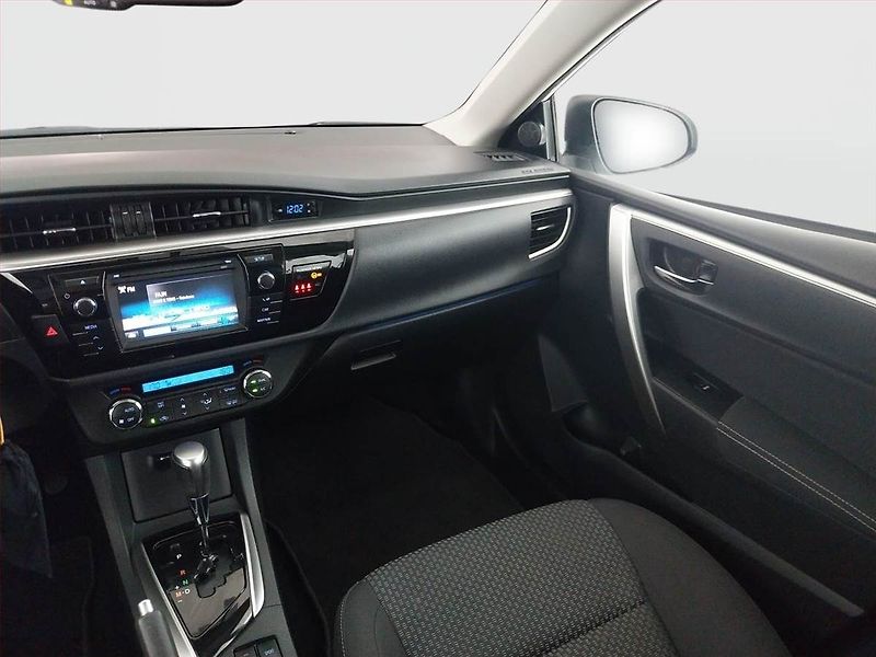 Toyota Corolla (2016) 1.6 Valvematic, Automat - fotka 8 z 18