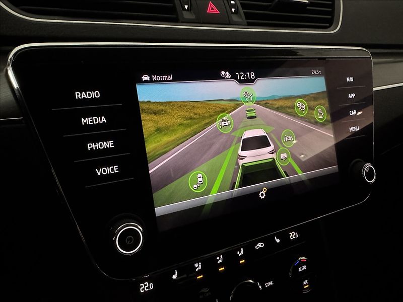 Škoda Superb 2,0 TDi  DSG 4x4 Scout Virtual - fotka 35 z 50