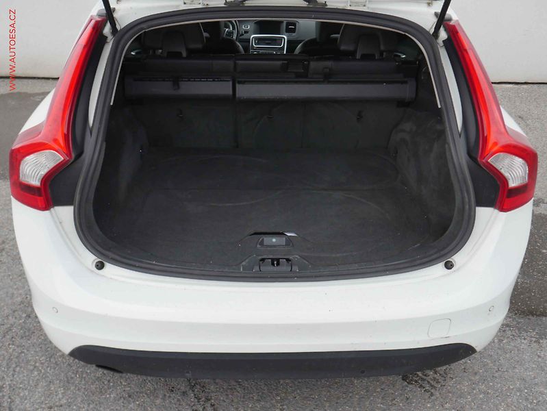 Volvo V60 (2013) 2.0D, ČR, AT - fotka 7 z 17