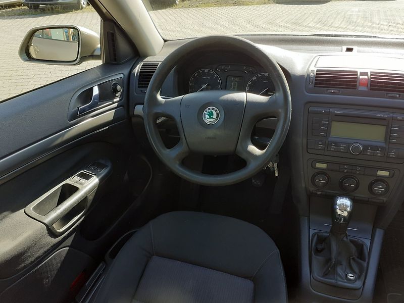 Škoda Octavia (2006) 1.9 TDi  1.MAJ.ČR - fotka 8 z 47