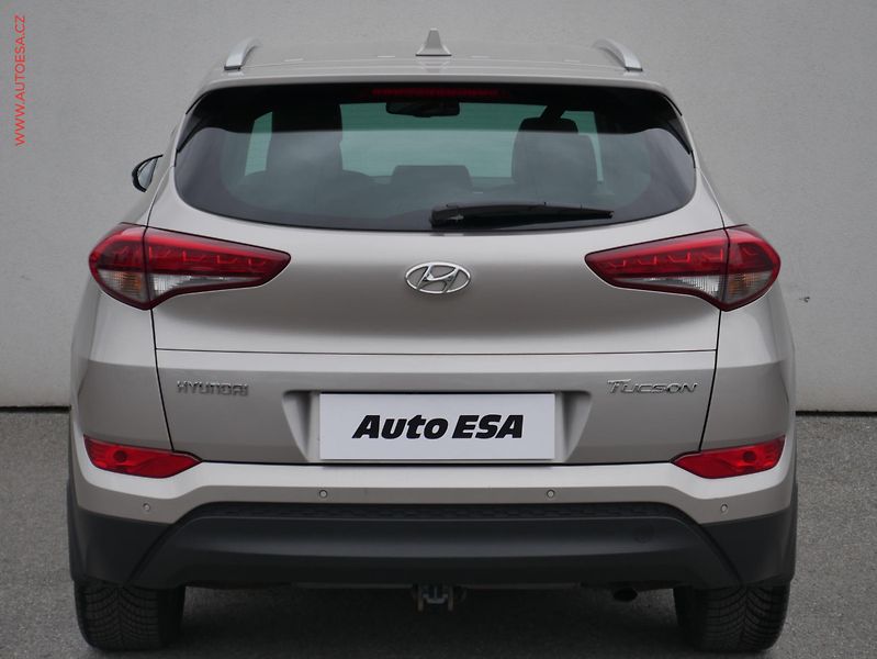 Hyundai Tucson (2015) 1.7 CRDi, ČR, AC, výhřev sed. - fotka 5 z 23