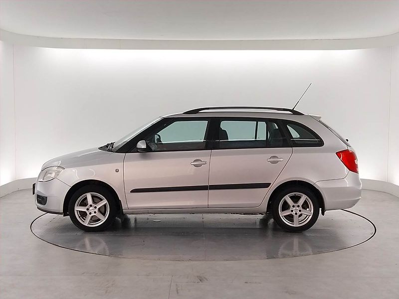 Škoda Fabia (2009) Ambition 1.9 TDI, Serv.kniha - fotka 3 z 19