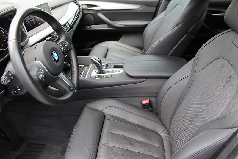 BMW X6 xDrive40d - fotka 11 z 25