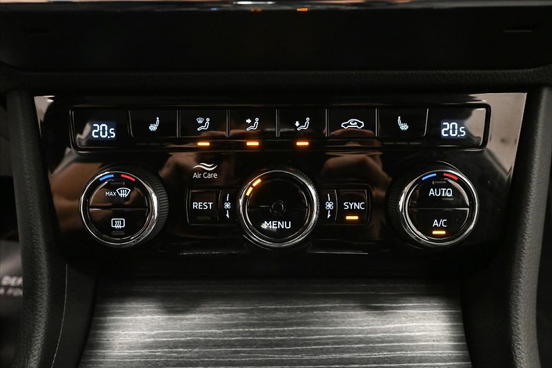 Škoda Superb 2,0 TDI 110 kW DSG Style Záruk - fotka 21 z 33