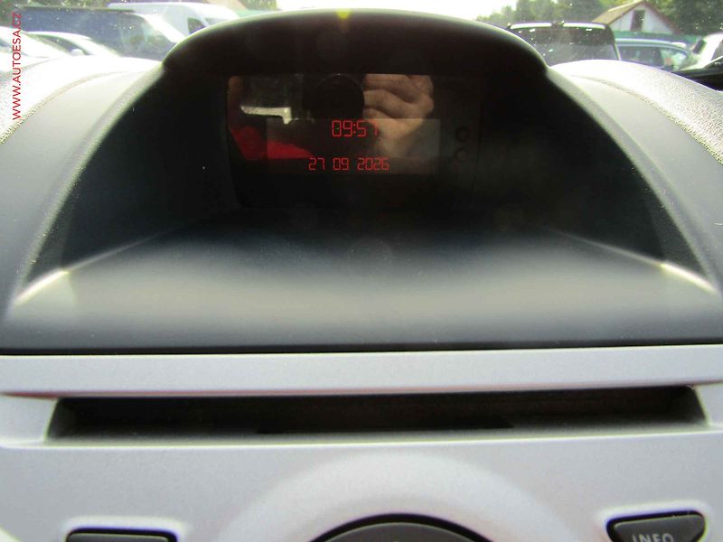 Ford Fiesta (2011) 1.4i, 1.maj,ČR, AC, park. - fotka 13 z 16