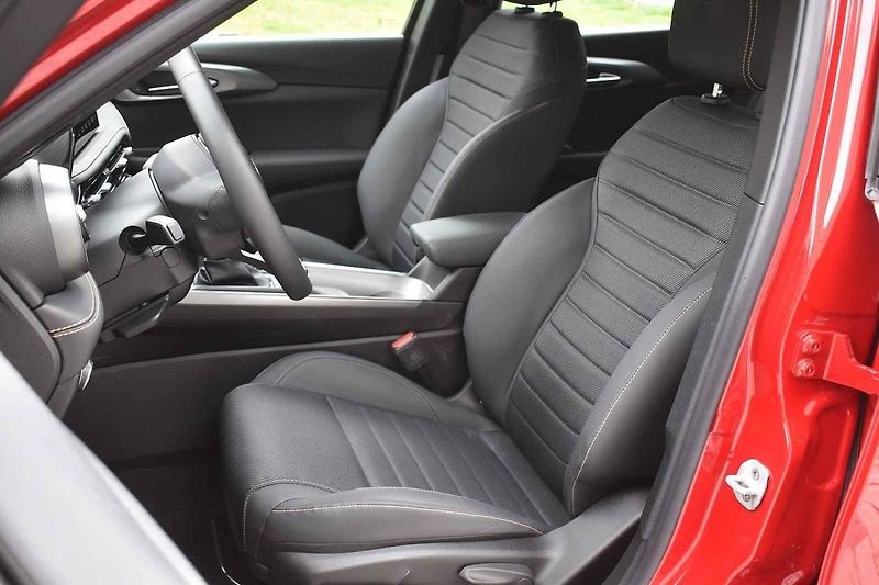 Alfa Romeo Tonale umí zaujmout. Jak vzhledem, tak jízdními vlastnostmi
