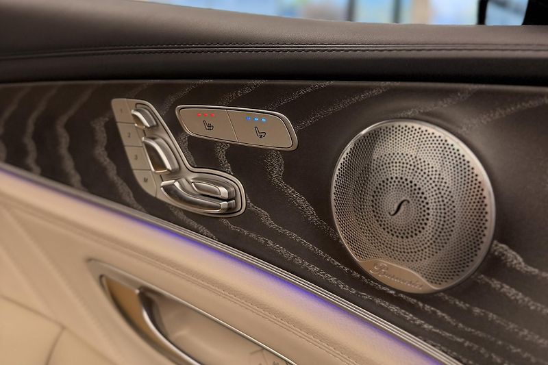 Mercedes-Benz Třídy E (2021) E 63s AMG 4Matic+ V8 Biturbo - fotka 20 z 124