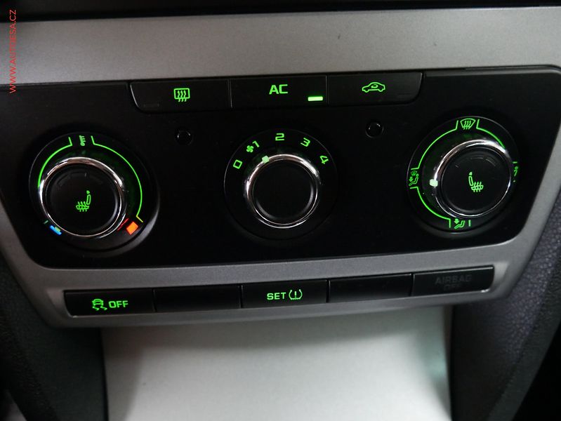 Škoda Octavia (2012) 1.6 TDi, autoAC - fotka 18 z 19