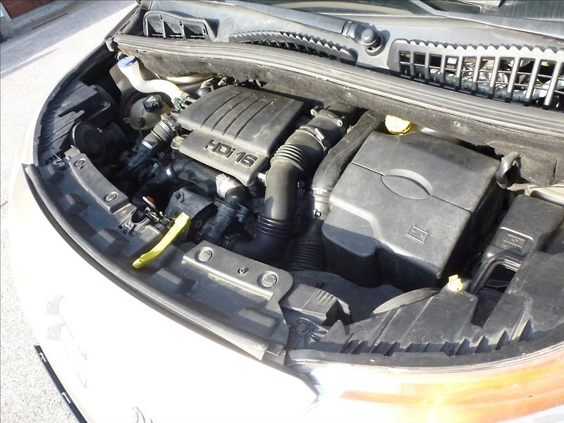 Citroën C3 Picasso 1,6 HDi Exclusive světlá kůže - fotka 36 z 47