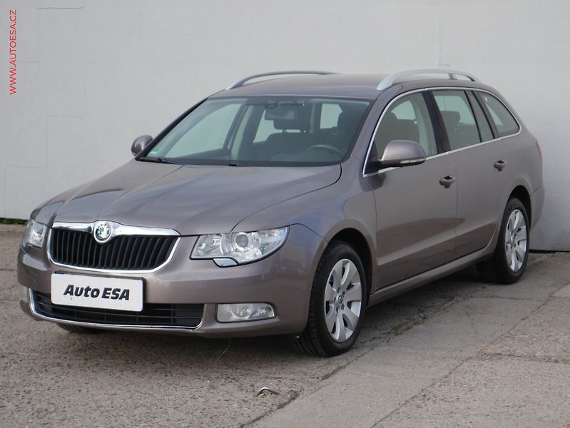 Škoda Superb (2012) 2.0TDi 4x4, AC, TZ, park - fotka 3 z 20