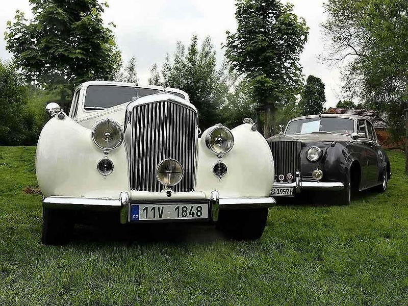 Sraz luxusních vozů Rolls-Royce a Bentley.