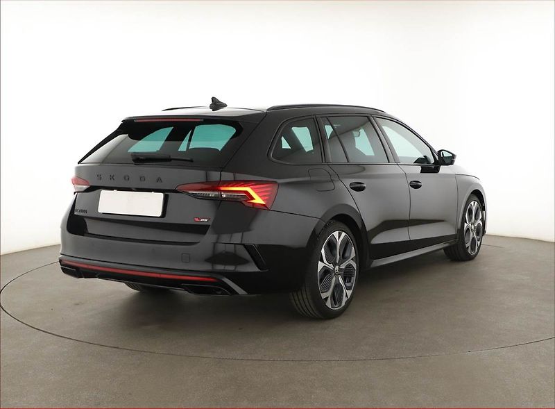 Škoda Octavia (2025) RS 2.0 TSI, RS, Matrix FUllLed - fotka 5 z 25