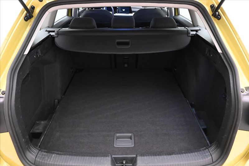 Volkswagen Golf 1,5 TSI 96kW Life Záruka až 5 - fotka 10 z 30