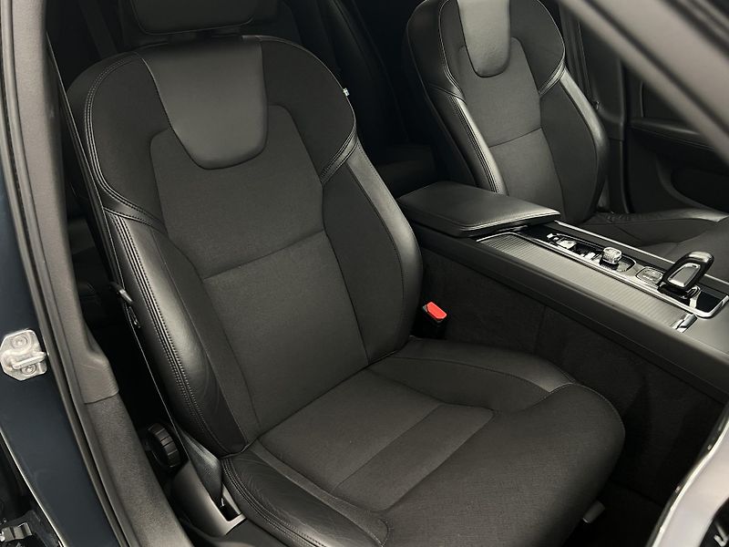 Volvo V60 B4 MOMENTUM AUT  - fotka 19 z 42