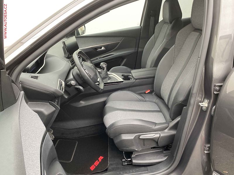 Peugeot 3008 (2023) 1.2 PT, Allure, LED, navi - fotka 9 z 17