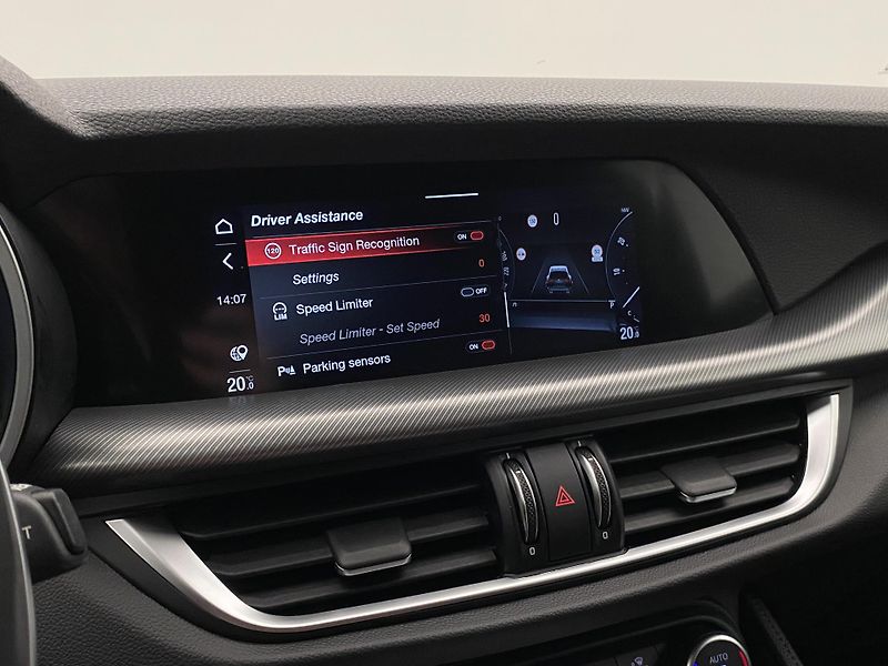 Alfa Romeo Stelvio VELOCE 2.2JTDm REZERVACE - fotka 47 z 62