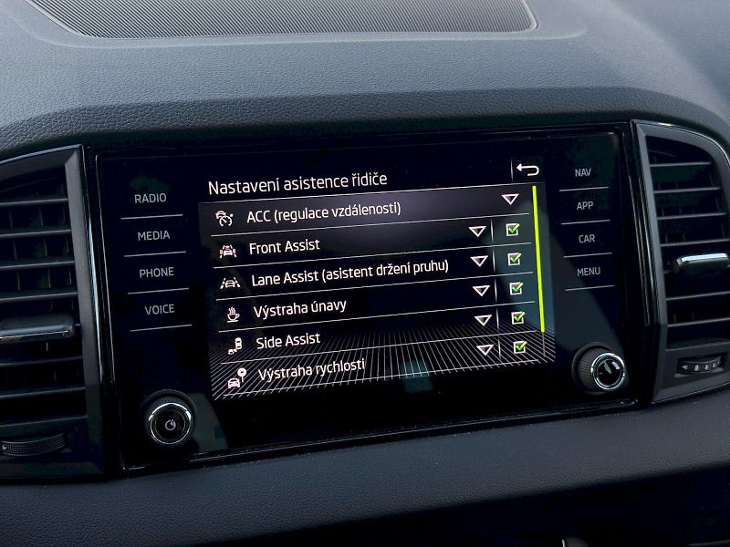 Škoda Karoq (2025) 1.5 TSI 110 kW DSG SportLine - fotka 16 z 26