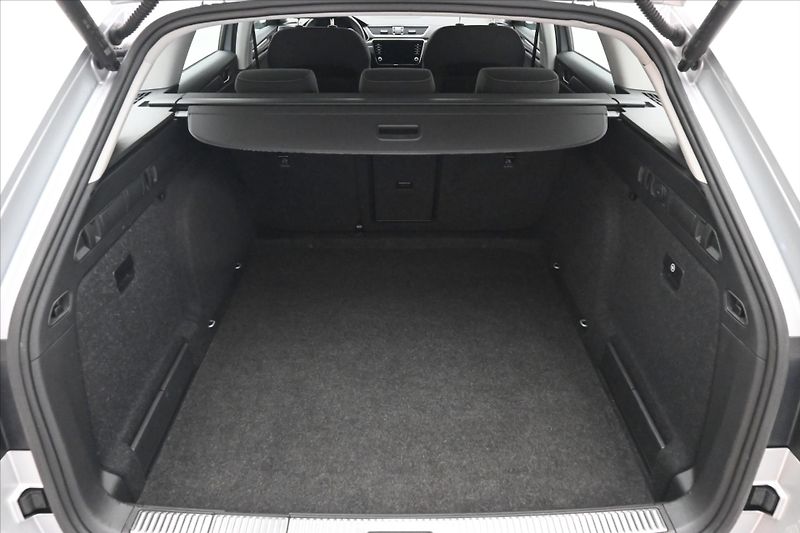 Škoda Superb 2,0 TDI 110 kW DSG Style Záruk - fotka 10 z 33