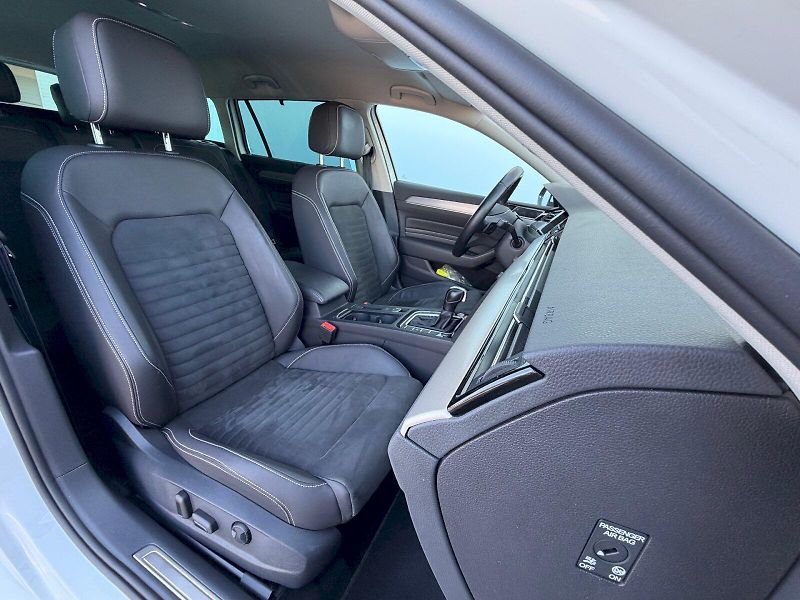 Volkswagen Passat (2021) 2.0 TDI 110kW R-LINE - fotka 30 z 35