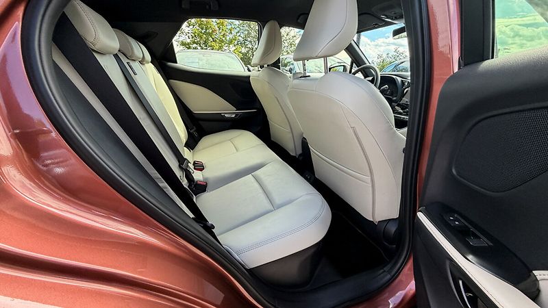 Lexus LBX 1,5 HEV ELEGANT TECH - fotka 16 z 24