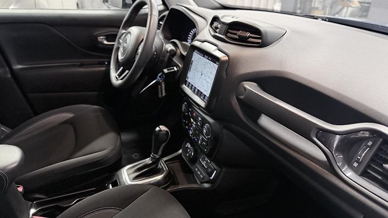 Jeep Renegade (2022) 1.3 T4 PHEV,REZERVOVÁNO  - fotka 16 z 26