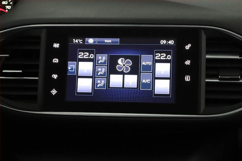 Peugeot 308 (2017) 1.6 BlueHDi, Automat, Navi - fotka 14 z 18