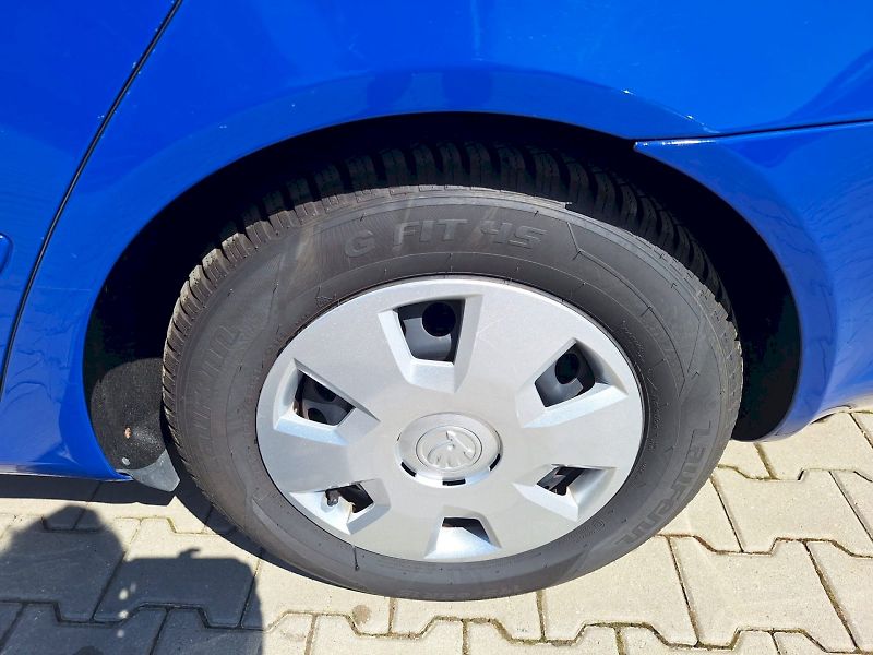 Škoda Octavia (2009) COMBI / 1.6 MPI / 75 kW / 5MP - fotka 24 z 26