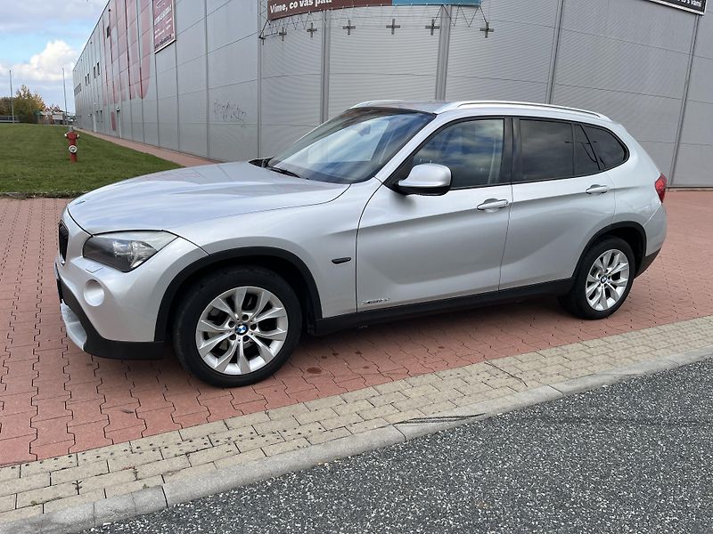 BMW X1 XDRIVE 18D - fotka 2 z 25