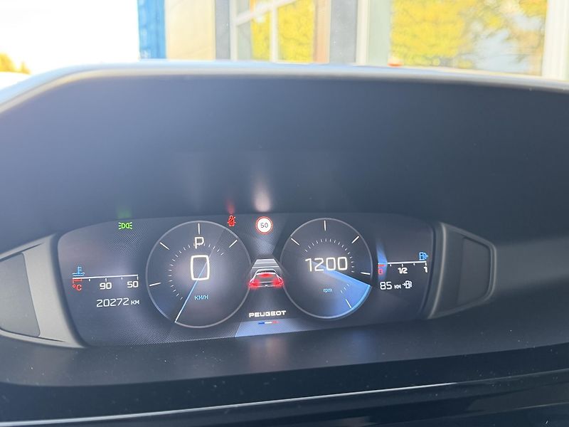 Peugeot 408 (2024) ALLURE PureTech 130k EAT8 - fotka 22 z 42