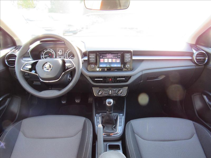 Škoda Fabia 1,0 MPi Ambition - fotka 11 z 29