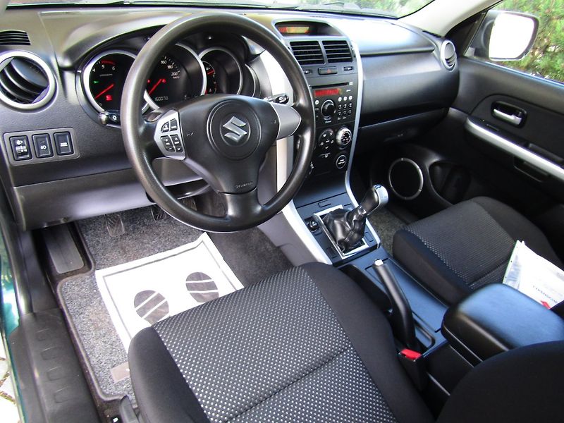 Suzuki Grand Vitara (2006) 1.9 DDiS 95kW  BEZ KOROZE - fotka 13 z 40