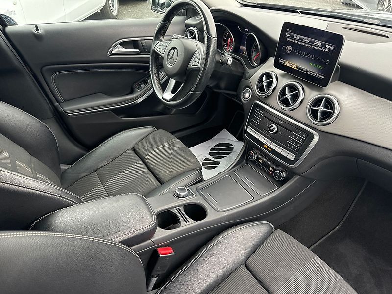 Mercedes-Benz GLA 200d 4MATIC - fotka 12 z 20