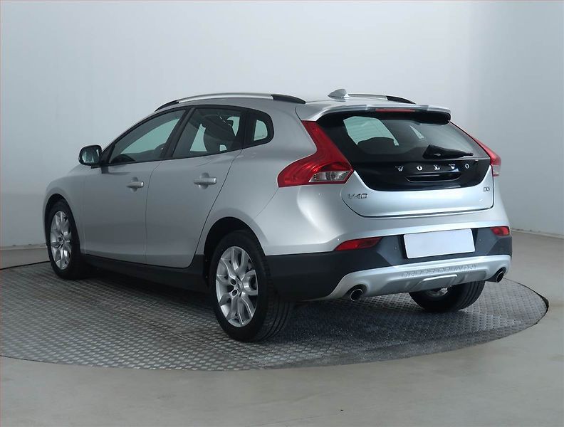 Volvo V40 (2016) 2.0 D3, Automat, Serv.kniha - fotka 4 z 18