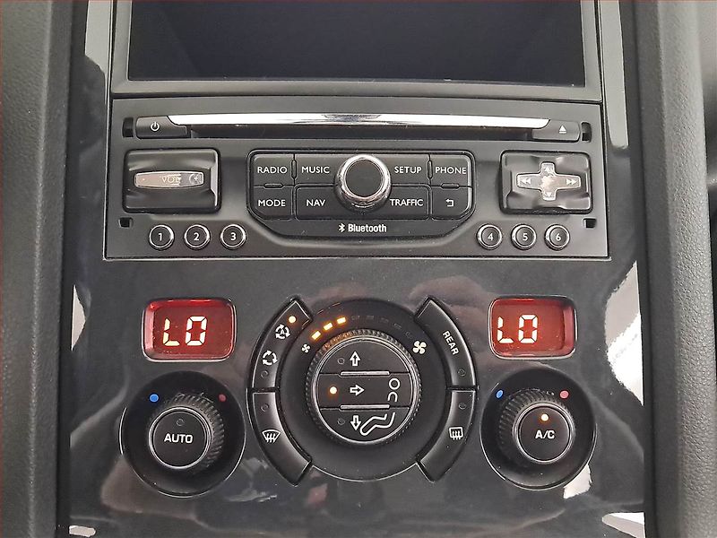 Peugeot 5008 (2014) 1.6 HDi, Navi, Tempomat - fotka 15 z 17