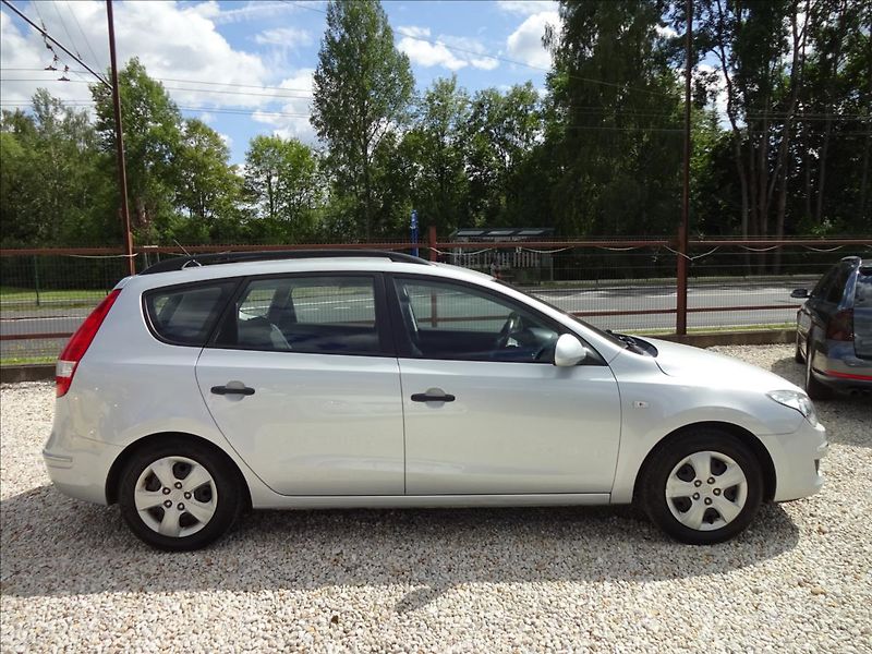 Hyundai i30 1,4i 16V 80kW LPG COMBI - fotka 7 z 46