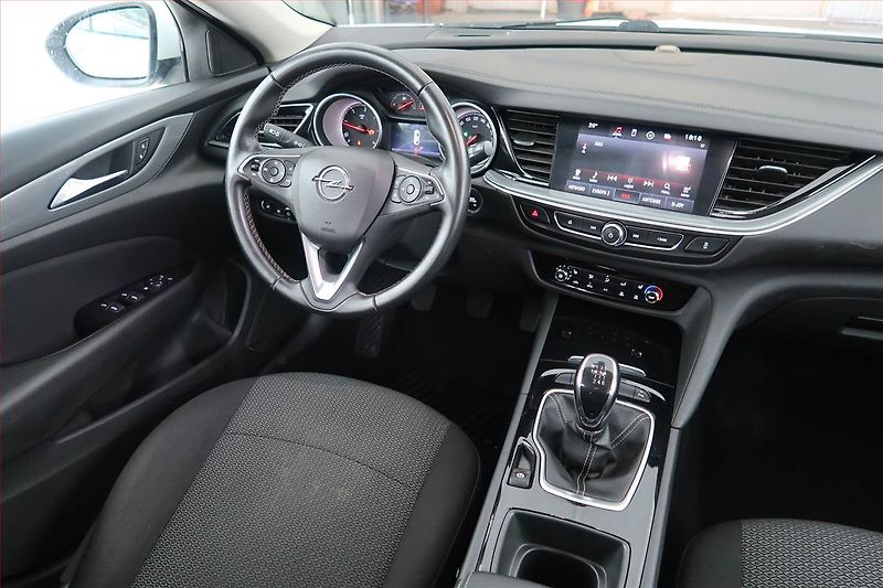 Opel Insignia (2017) 2.0 CDTI, Navi, Tempomat - fotka 7 z 21