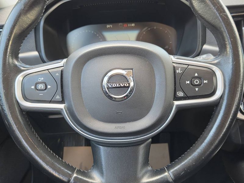 Volvo V90 (2018) D4 2.0 140kW - fotka 16 z 43