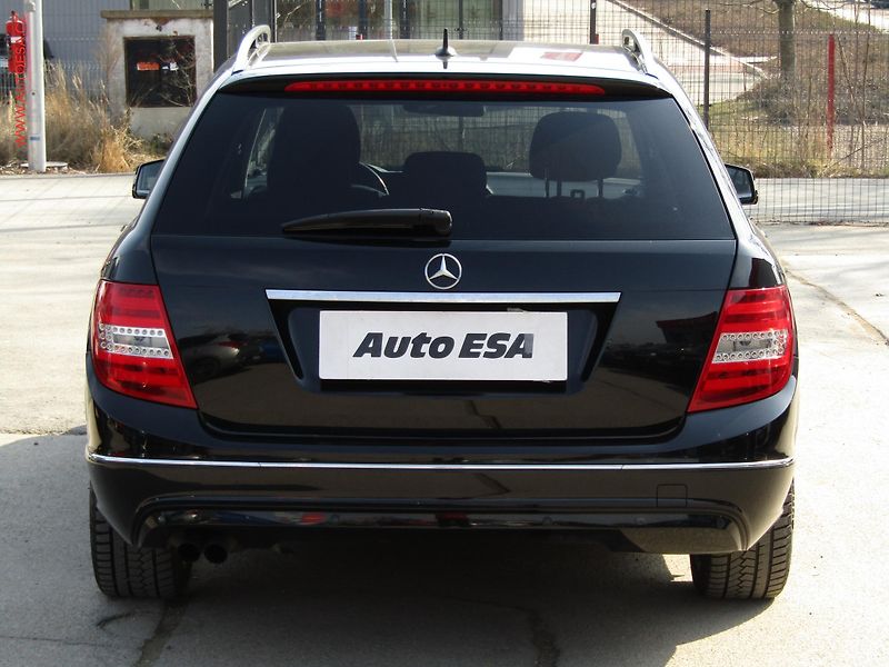 Mercedes-Benz Třídy C (2011) 1.8K C180, AT, bixen, autoAC - fotka 5 z 18