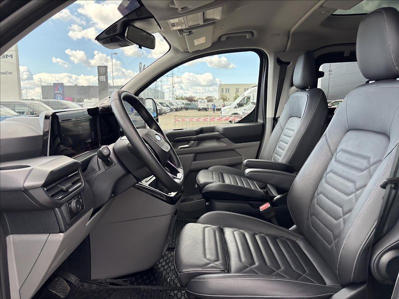 Ford Tourneo Custom 2,5 PHEV 171kW Titanium X L1 - fotka 32 z 59