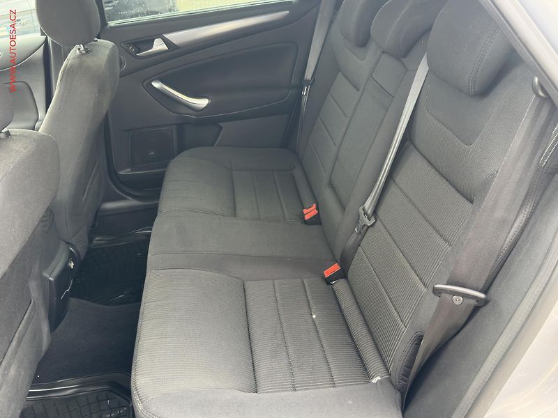 Ford Mondeo (2013) 2.0 TDCI, AC, navi - fotka 10 z 18